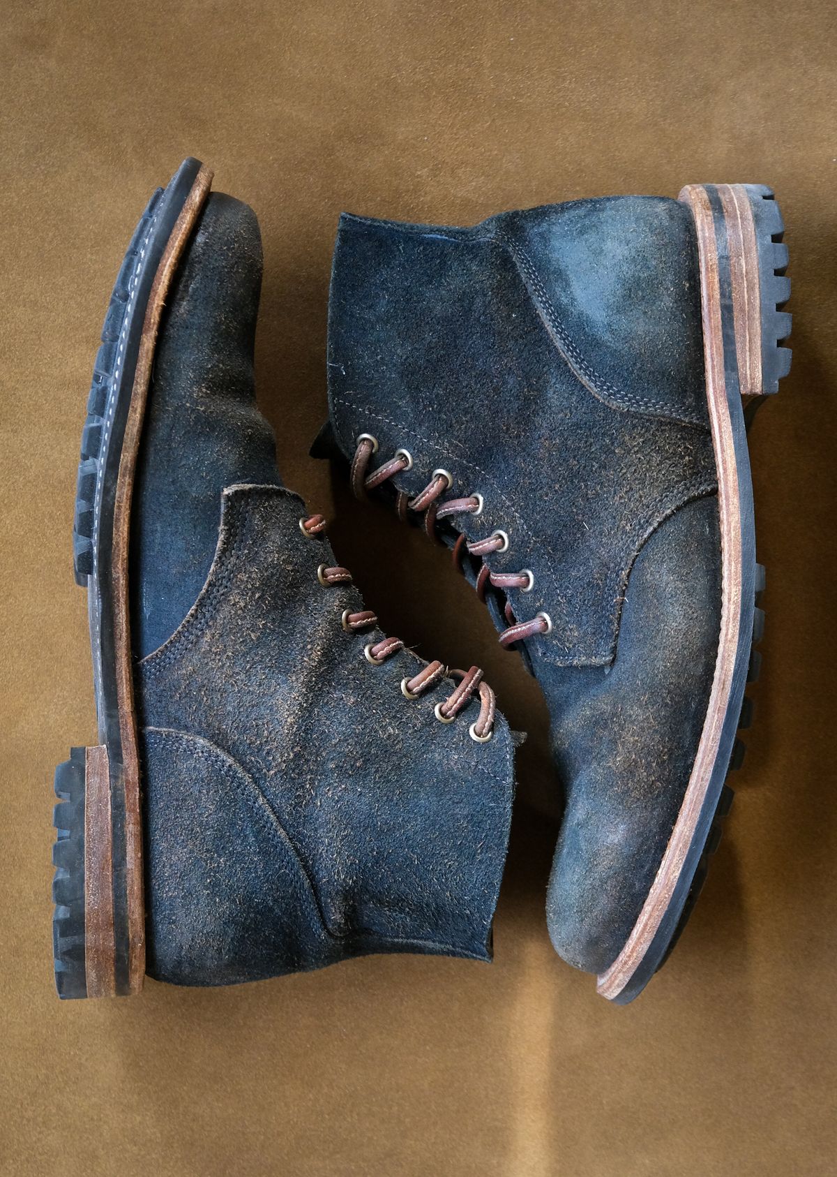 Photo by titletowngoods on April 4, 2024 of the Oak Street Bootmakers Field Boot in Horween Natural Indigo Chromexcel Roughout.