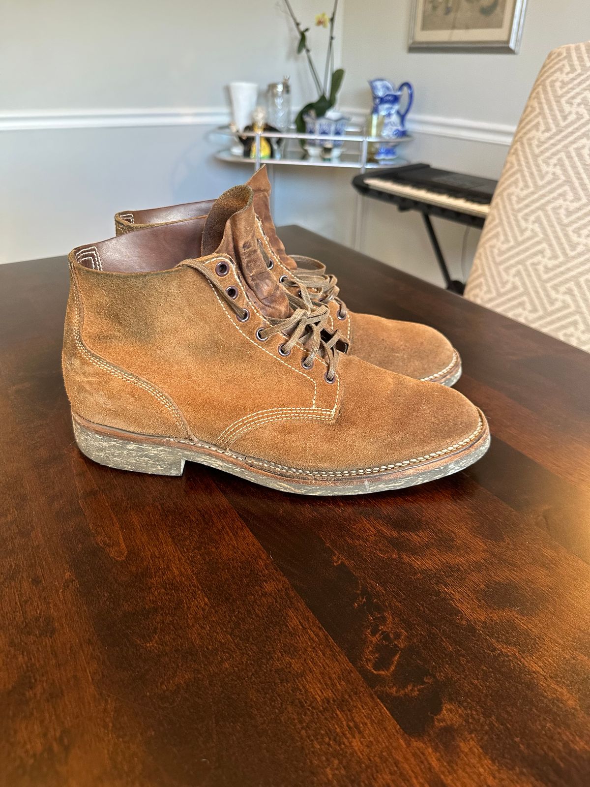 Photo by ferf on April 5, 2024 of the Viberg Boondocker in Horween Brown Chromexcel Roughout.