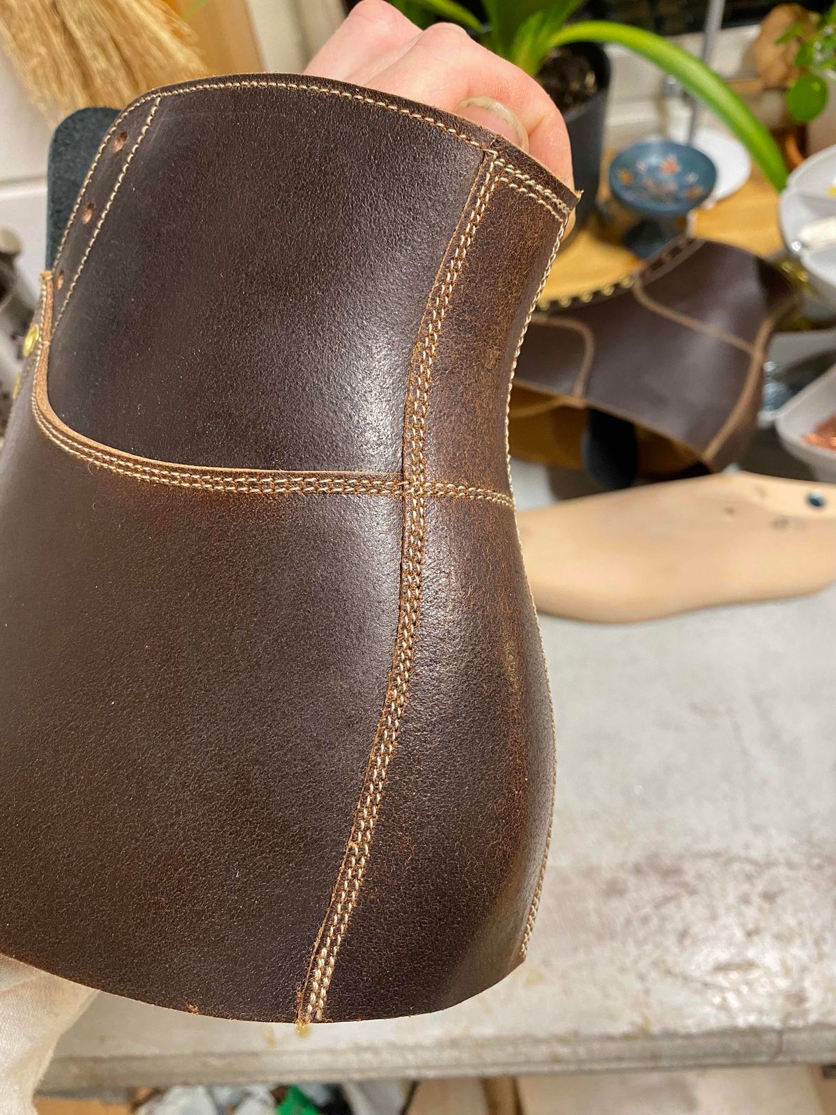 Photo by ferf on November 18, 2023 of the Østmo Type I in Horween Brown Waxed Flesh.