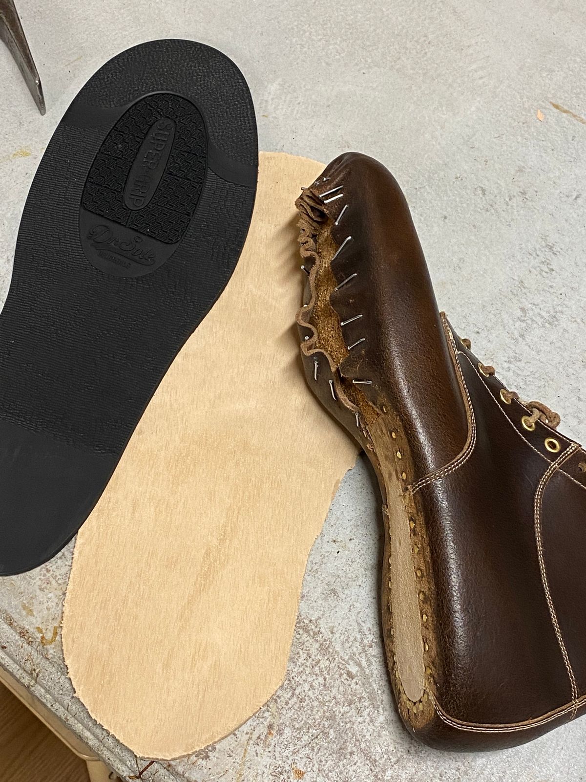 Photo by ferf on November 18, 2023 of the Østmo Type I in Horween Brown Waxed Flesh.