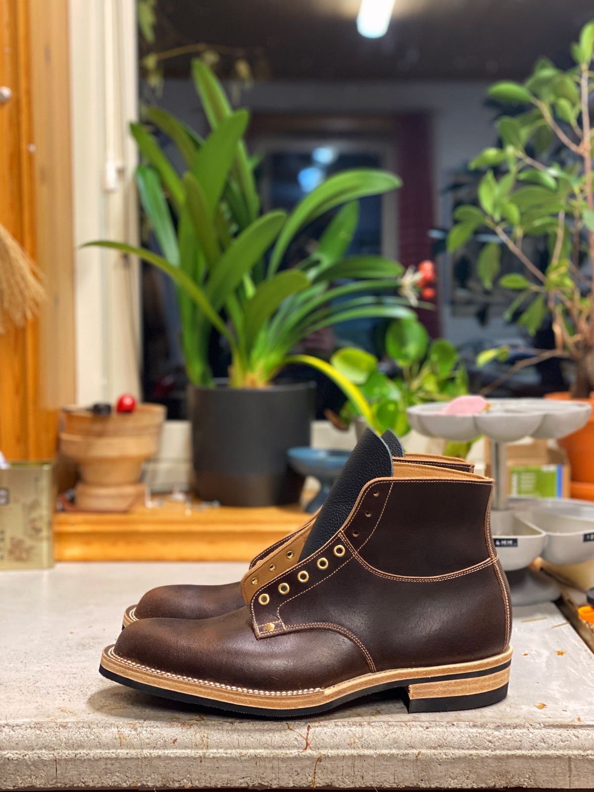 Photo by ferf on November 18, 2023 of the Østmo Type I in Horween Brown Waxed Flesh.