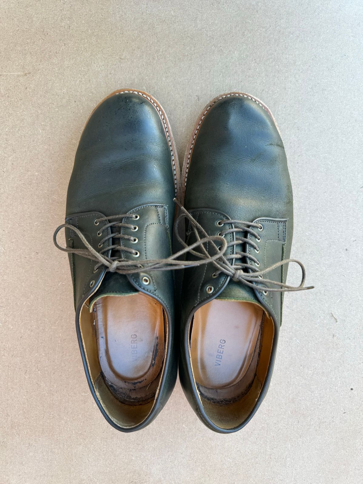 Photo by yeolderoberto on November 2, 2023 of the Viberg Derby Shoe in C.F. Stead Military Green Waxed Kudu.