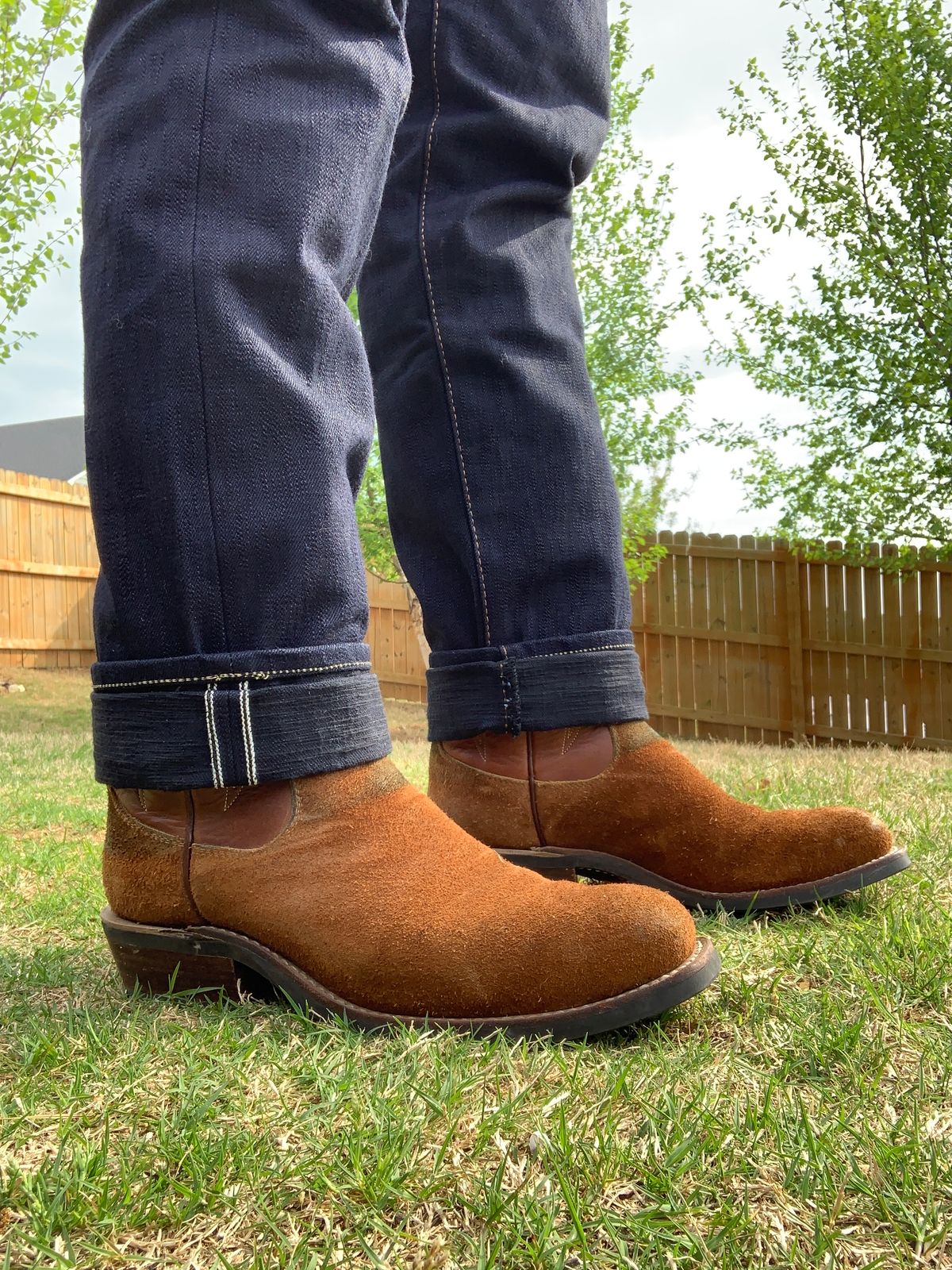 Photo by yeolderoberto on April 6, 2023 of the Beck Custom Cowboy Boots in Seidel Brown Oil Tan Roughout.