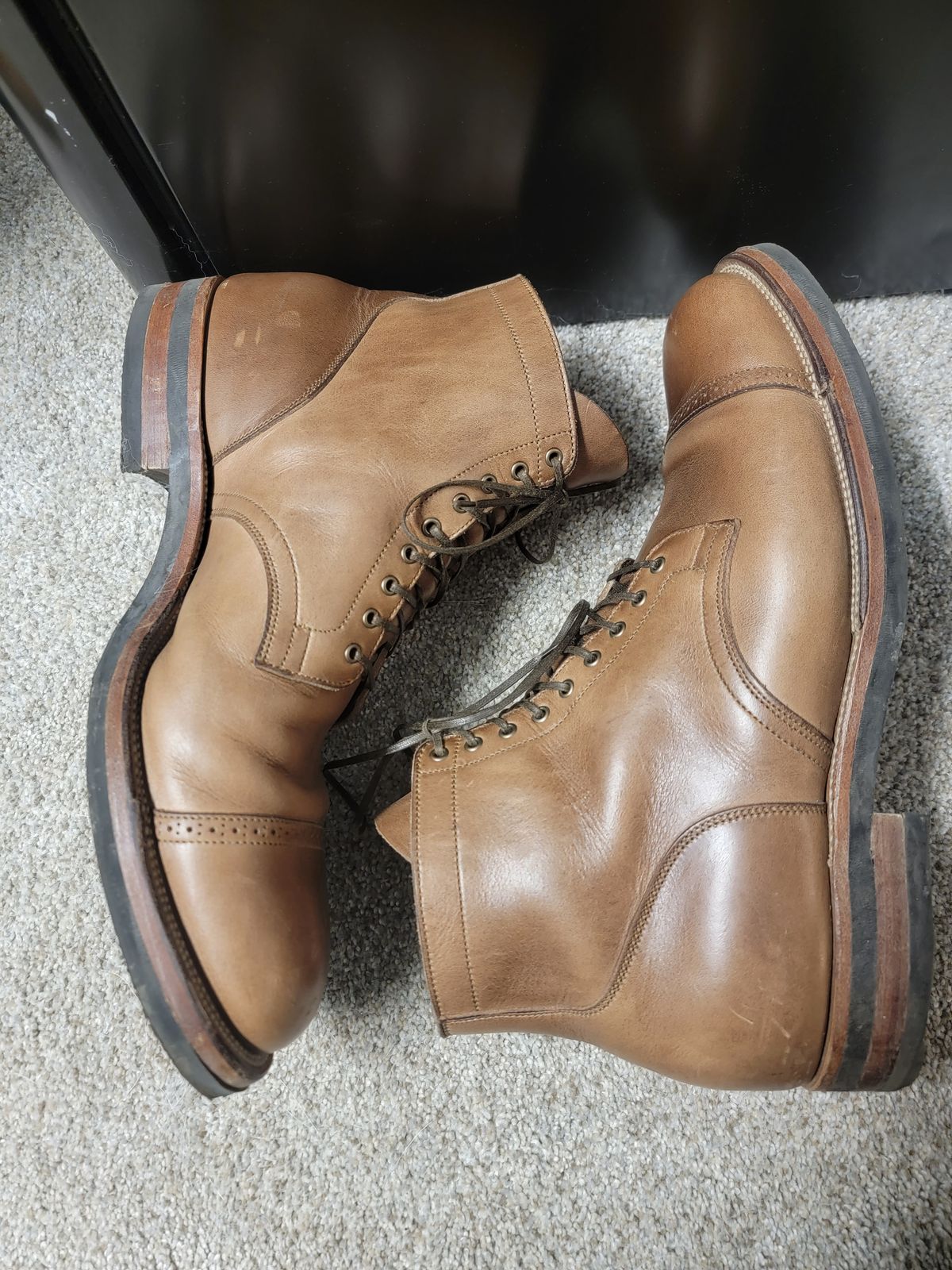 Photo by tempesttost on November 3, 2023 of the Viberg Service Boot BCT in Horween Natural Chromexcel.