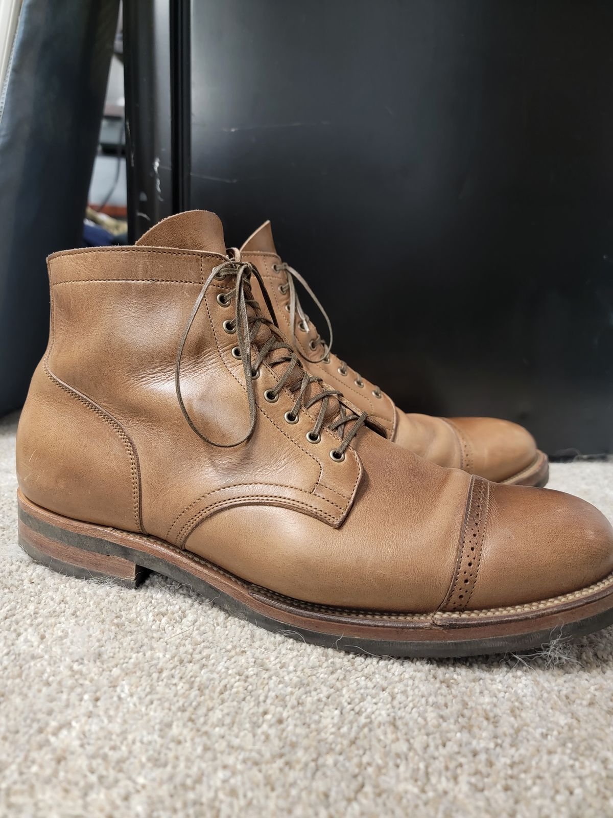 Photo by tempesttost on November 3, 2023 of the Viberg Service Boot BCT in Horween Natural Chromexcel.