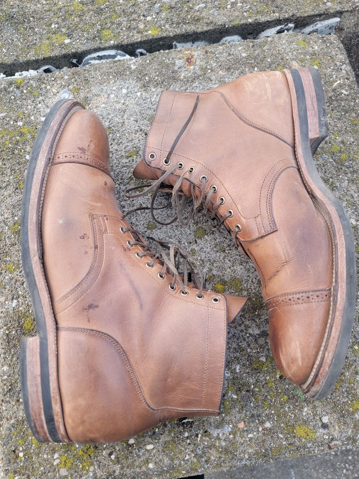 Photo by tempesttost on March 6, 2024 of the Viberg Service Boot BCT in Horween Natural Chromexcel.