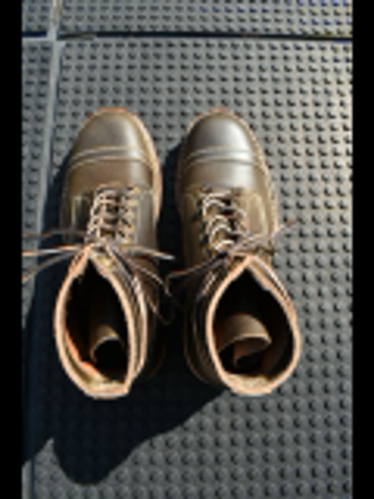 Photo by tempesttost on October 4, 2022 of the White's MP-Sherman Toe Cap in Horween Olive Waxed Flesh.