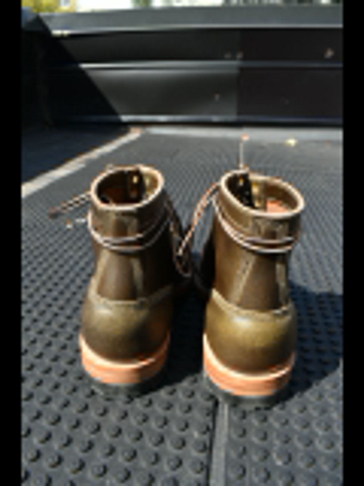 Photo by tempesttost on October 4, 2022 of the White's MP-Sherman Toe Cap in Horween Olive Waxed Flesh.