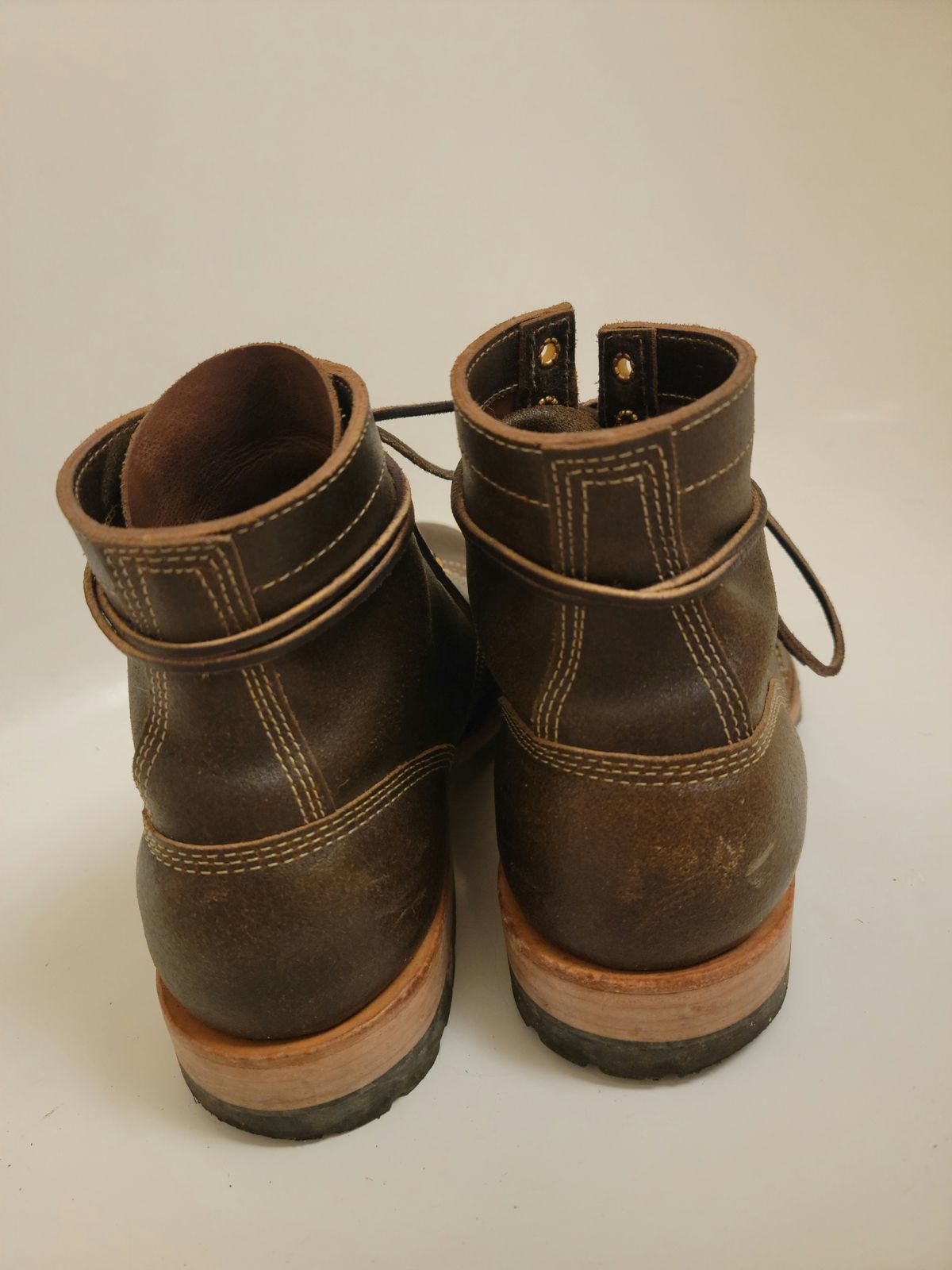 Photo by tempesttost on December 6, 2022 of the White's MP-Sherman Toe Cap in Horween Olive Waxed Flesh.