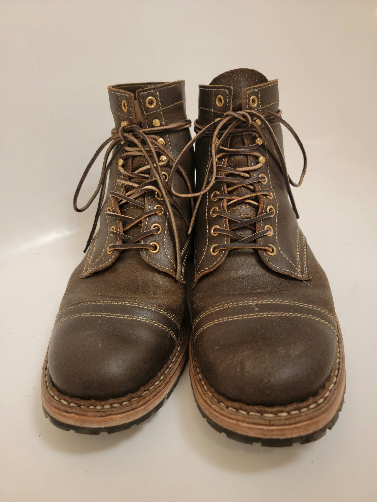Photo by tempesttost on December 6, 2022 of the White's MP-Sherman Toe Cap in Horween Olive Waxed Flesh.