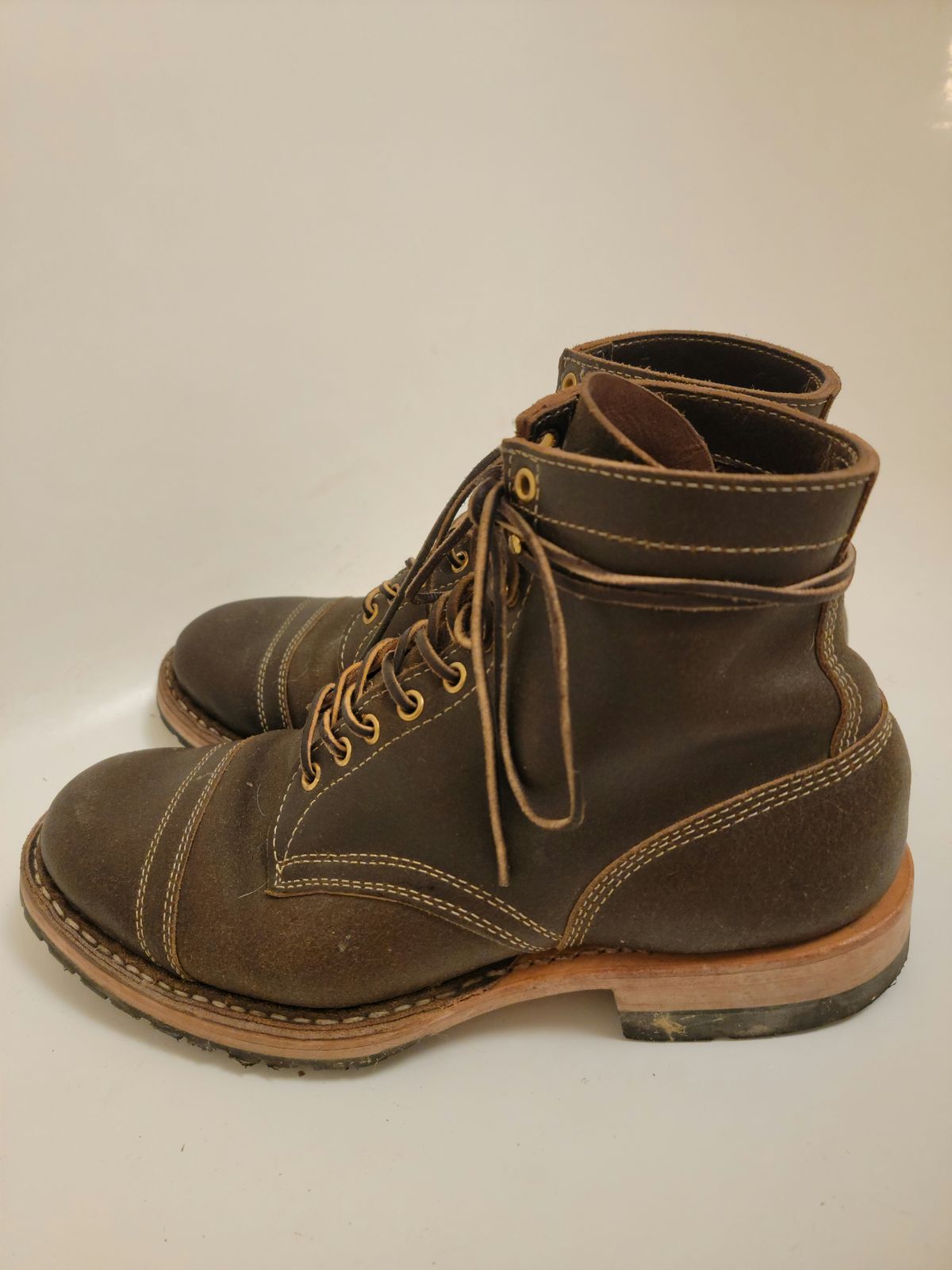 Photo by tempesttost on December 6, 2022 of the White's MP-Sherman Toe Cap in Horween Olive Waxed Flesh.