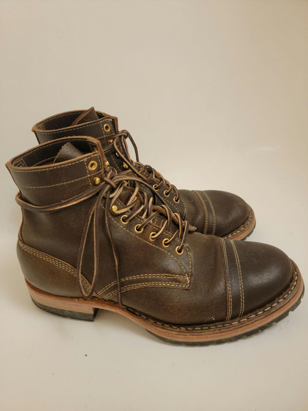 Photo by tempesttost on December 6, 2022 of the White's MP-Sherman Toe Cap in Horween Olive Waxed Flesh.