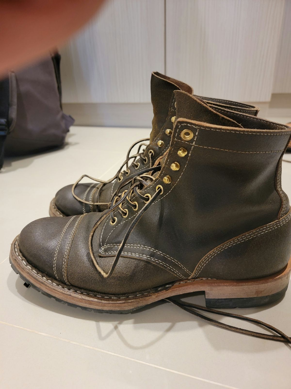 Photo by tempesttost on January 5, 2023 of the White's MP-Sherman Toe Cap in Horween Olive Waxed Flesh.