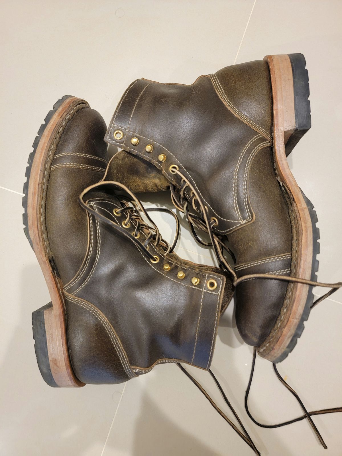 Photo by tempesttost on January 5, 2023 of the White's MP-Sherman Toe Cap in Horween Olive Waxed Flesh.