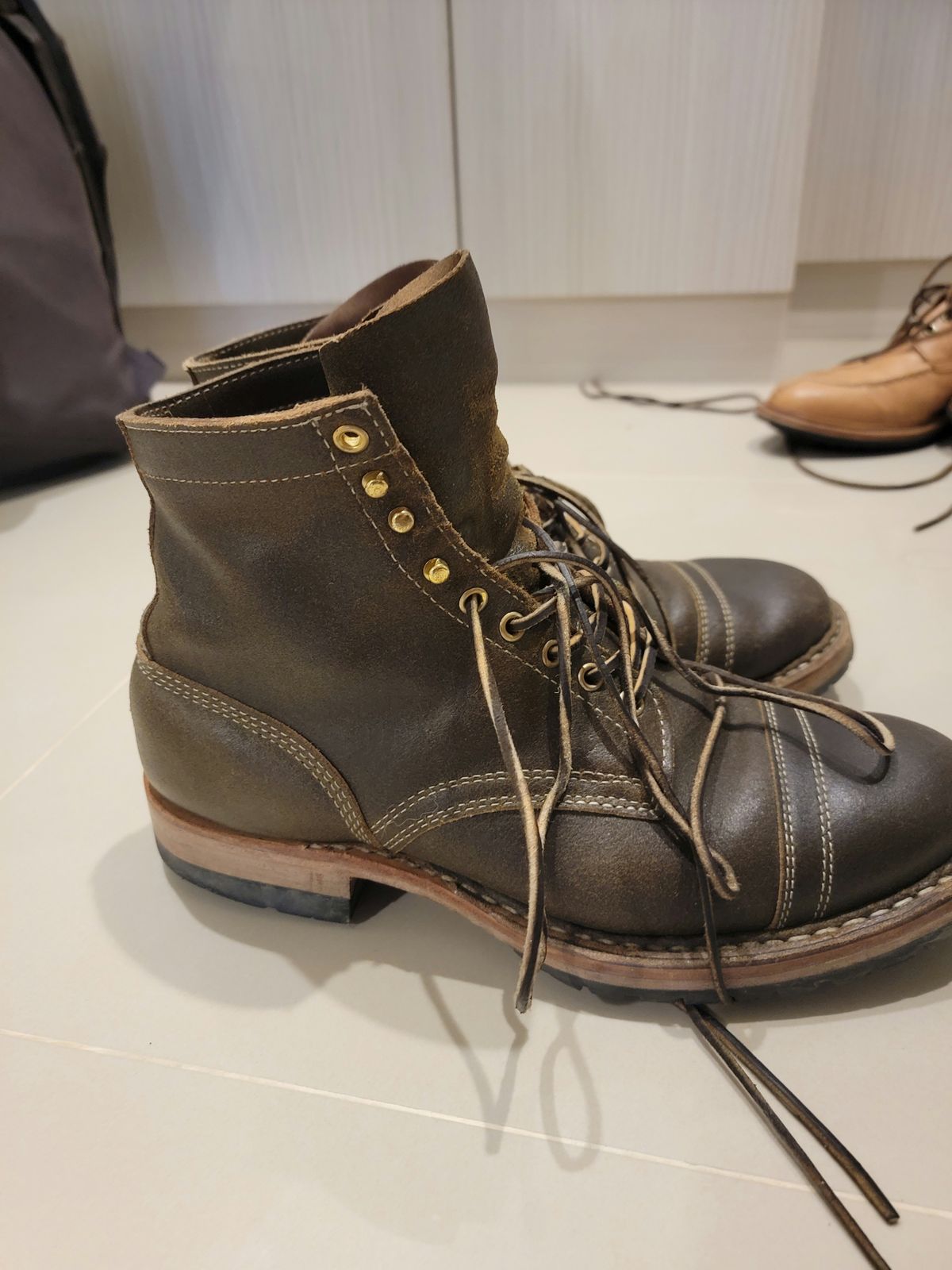 Photo by tempesttost on January 5, 2023 of the White's MP-Sherman Toe Cap in Horween Olive Waxed Flesh.