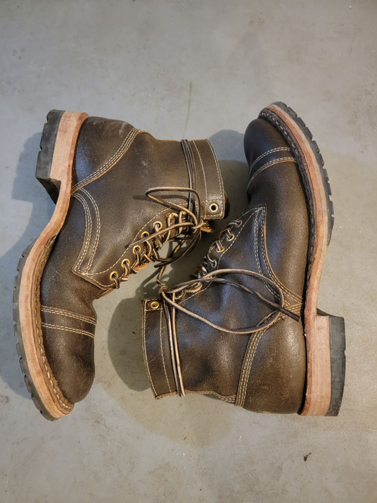 Photo by tempesttost on February 6, 2023 of the White's MP-Sherman Toe Cap in Horween Olive Waxed Flesh.