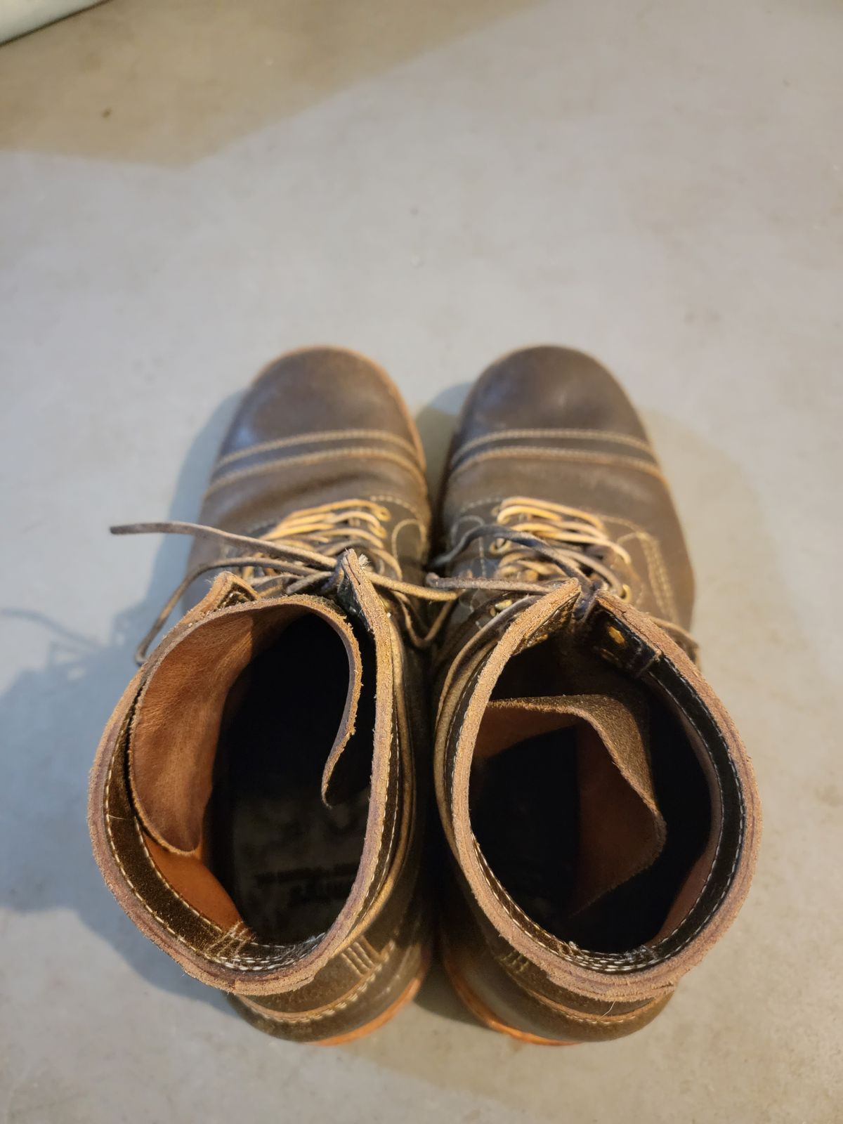 Photo by tempesttost on February 6, 2023 of the White's MP-Sherman Toe Cap in Horween Olive Waxed Flesh.