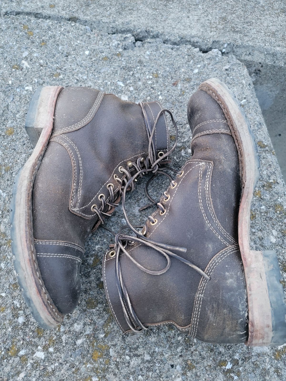 Photo by tempesttost on April 5, 2023 of the White's MP-Sherman Toe Cap in Horween Olive Waxed Flesh.