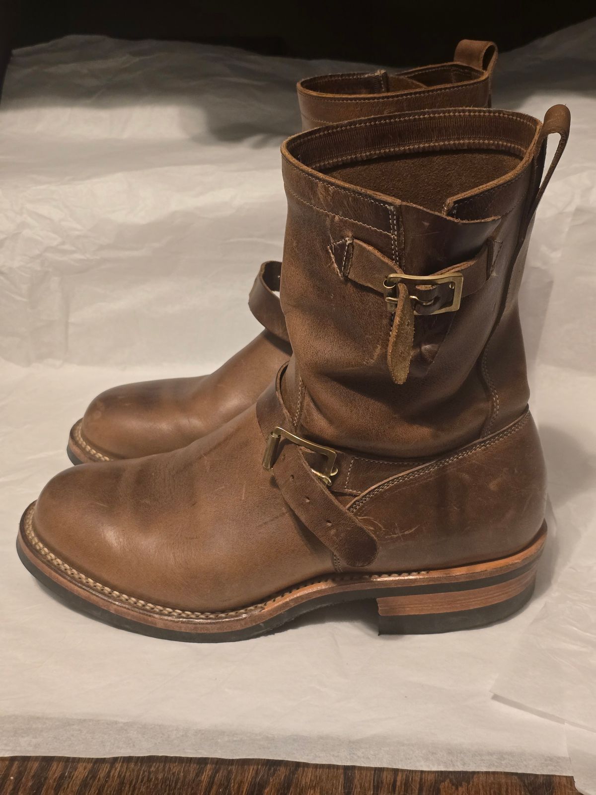 Photo by tempesttost on October 6, 2025 of the Viberg Engineer in Horween Natural Chromexcel.