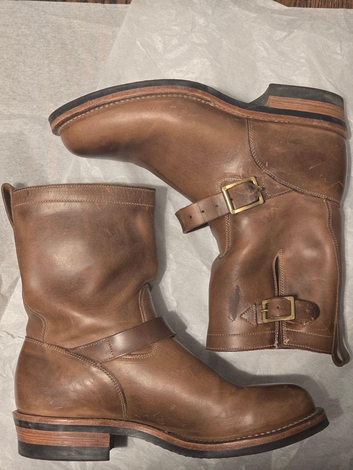Photo by tempesttost on October 6, 2025 of the Viberg Engineer in Horween Natural Chromexcel.
