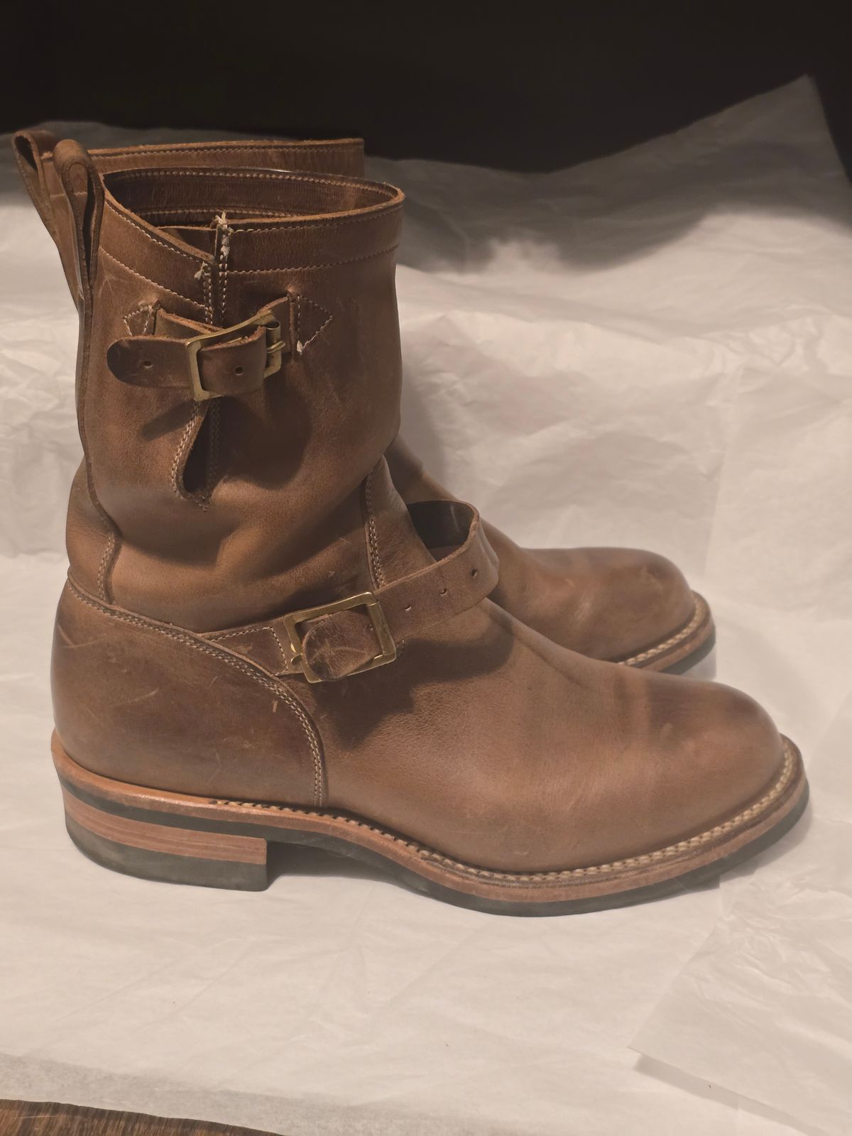Photo by tempesttost on October 6, 2025 of the Viberg Engineer in Horween Natural Chromexcel.
