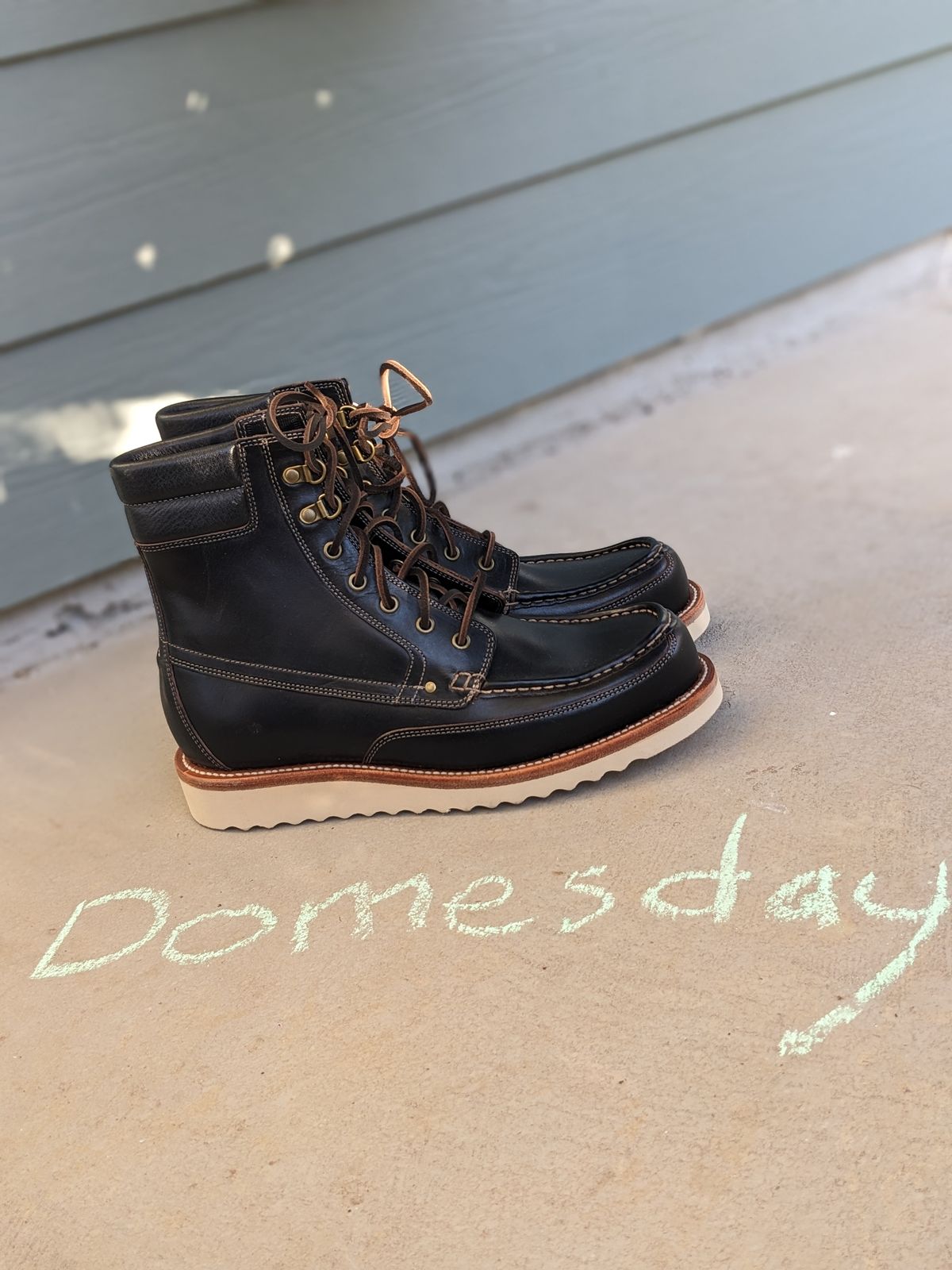 Photo by sunnypizzle on October 1, 2024 of the Grant Stone Field Boot in Horween Black Chromexcel.
