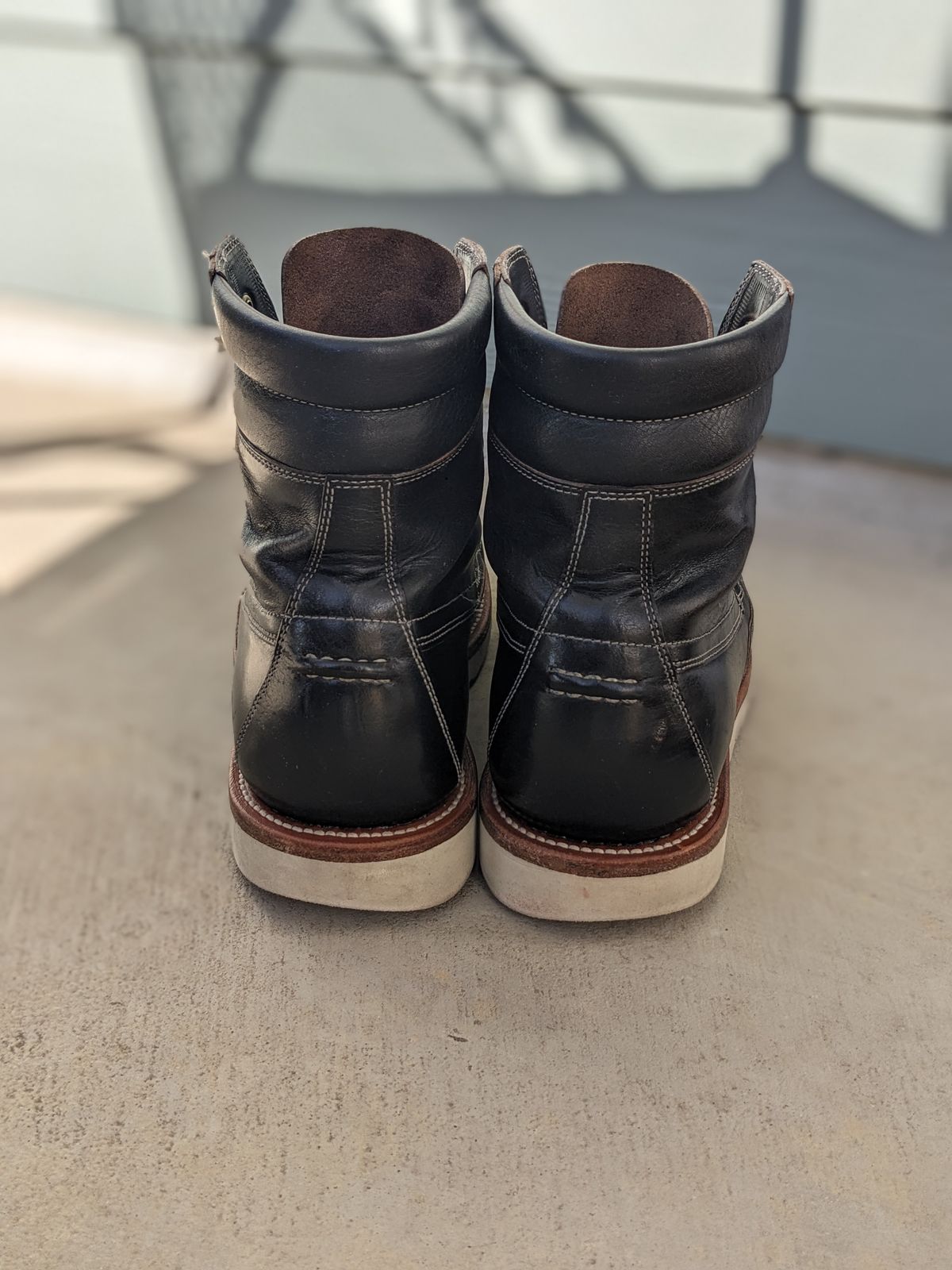 Photo by sunnypizzle on January 5, 2025 of the Grant Stone Field Boot in Horween Black Chromexcel.