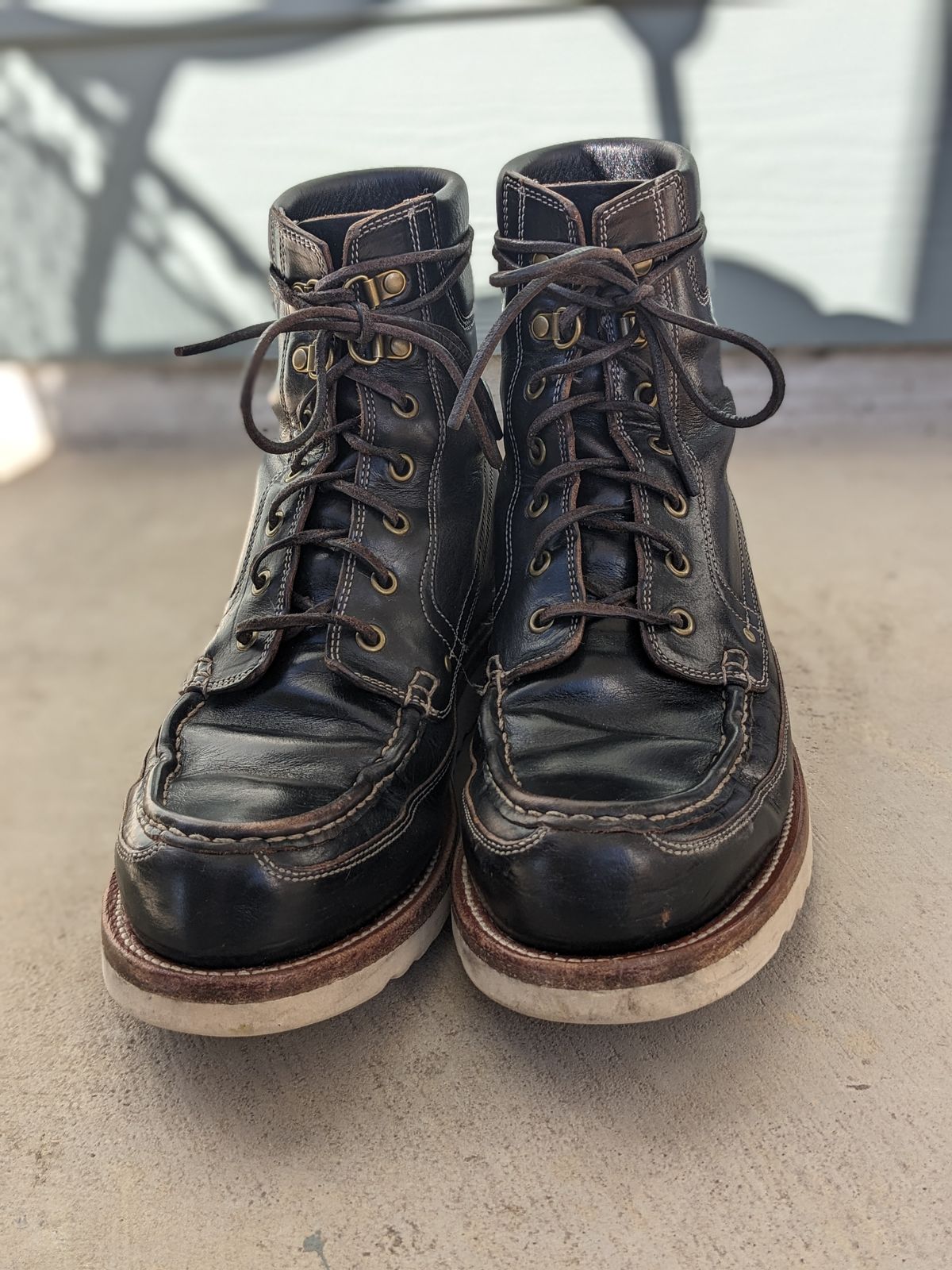 Photo by sunnypizzle on February 2, 2025 of the Grant Stone Field Boot in Horween Black Chromexcel.