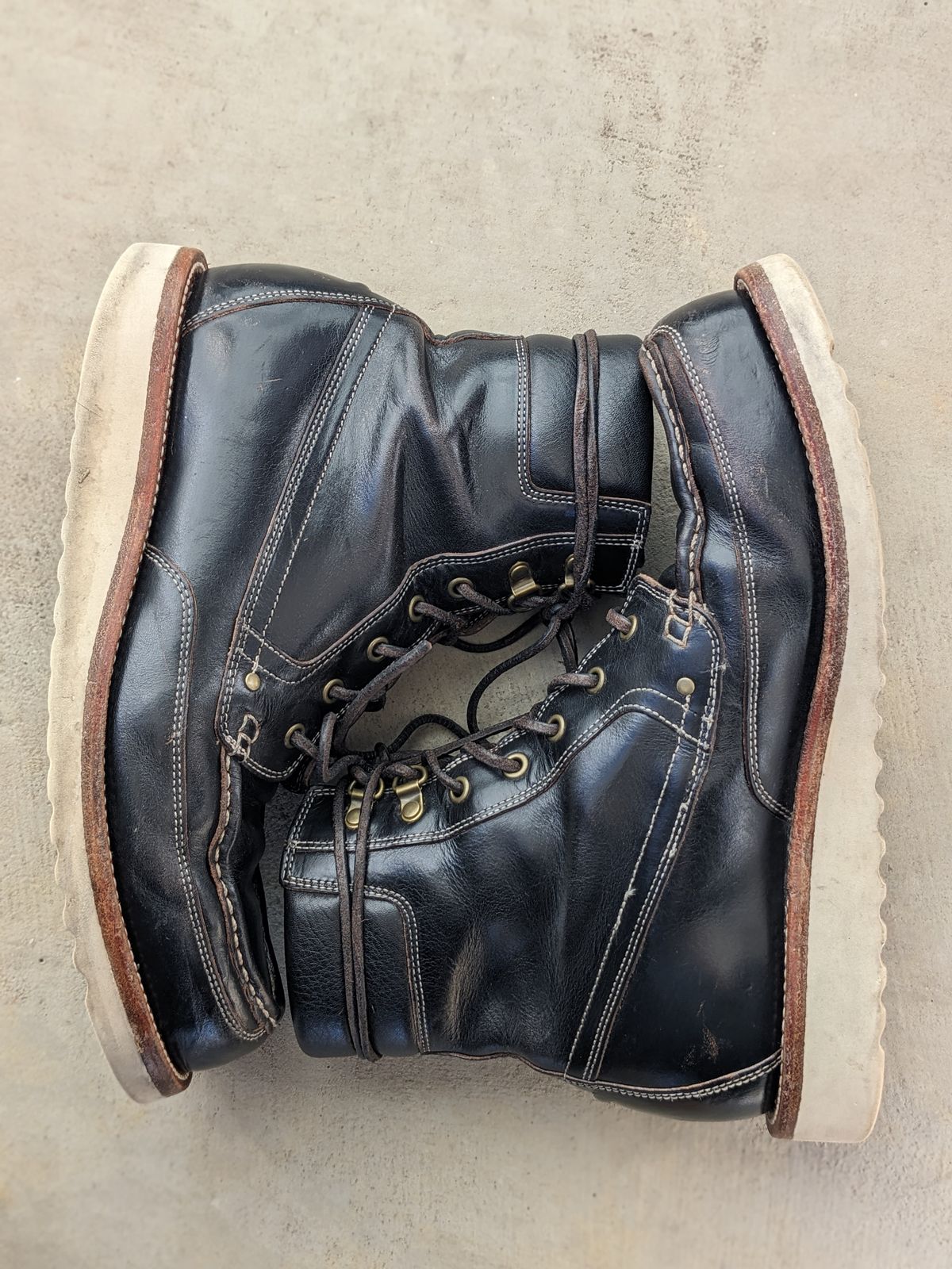 Photo by sunnypizzle on February 2, 2025 of the Grant Stone Field Boot in Horween Black Chromexcel.