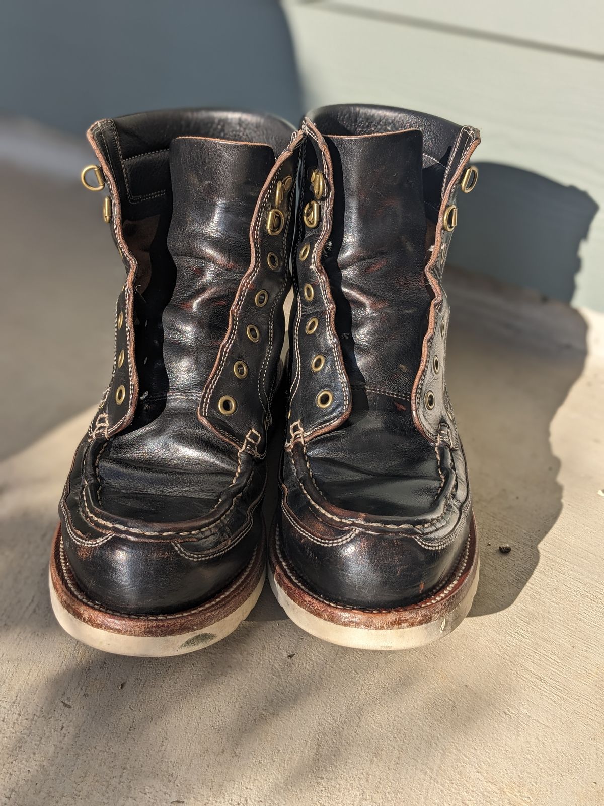 Photo by sunnypizzle on March 2, 2025 of the Grant Stone Field Boot in Horween Black Chromexcel.