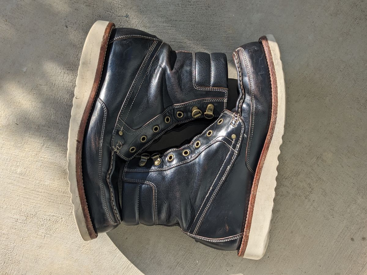 Photo by sunnypizzle on March 2, 2025 of the Grant Stone Field Boot in Horween Black Chromexcel.