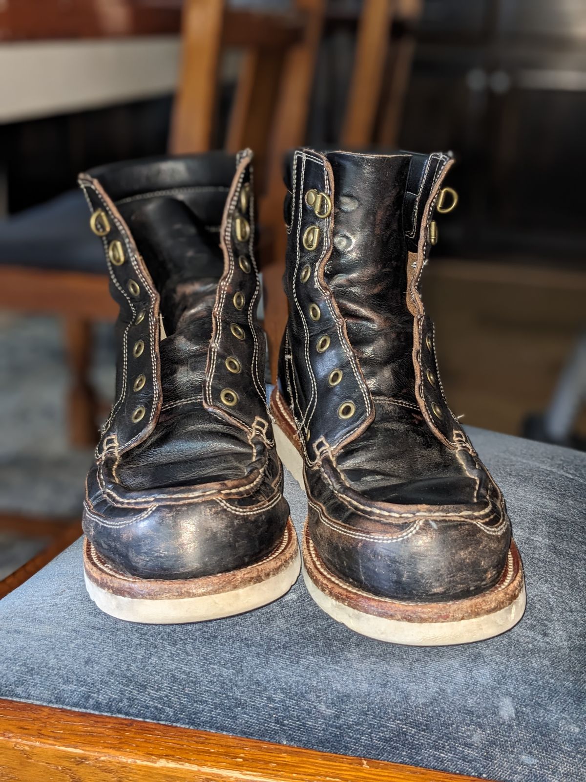 Photo by sunnypizzle on April 5, 2025 of the Grant Stone Field Boot in Horween Black Chromexcel.