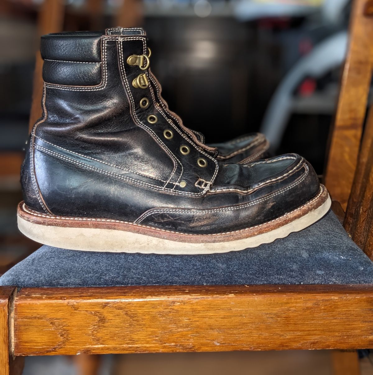 Photo by sunnypizzle on April 5, 2025 of the Grant Stone Field Boot in Horween Black Chromexcel.