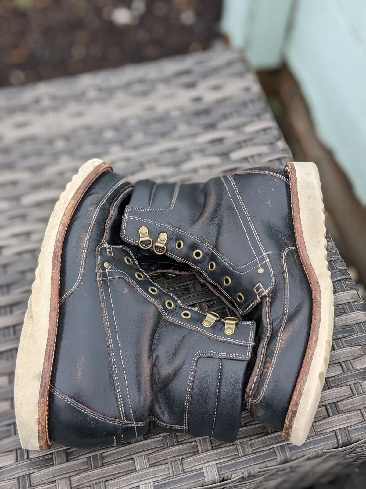 Photo by sunnypizzle on April 5, 2025 of the Grant Stone Field Boot in Horween Black Chromexcel.