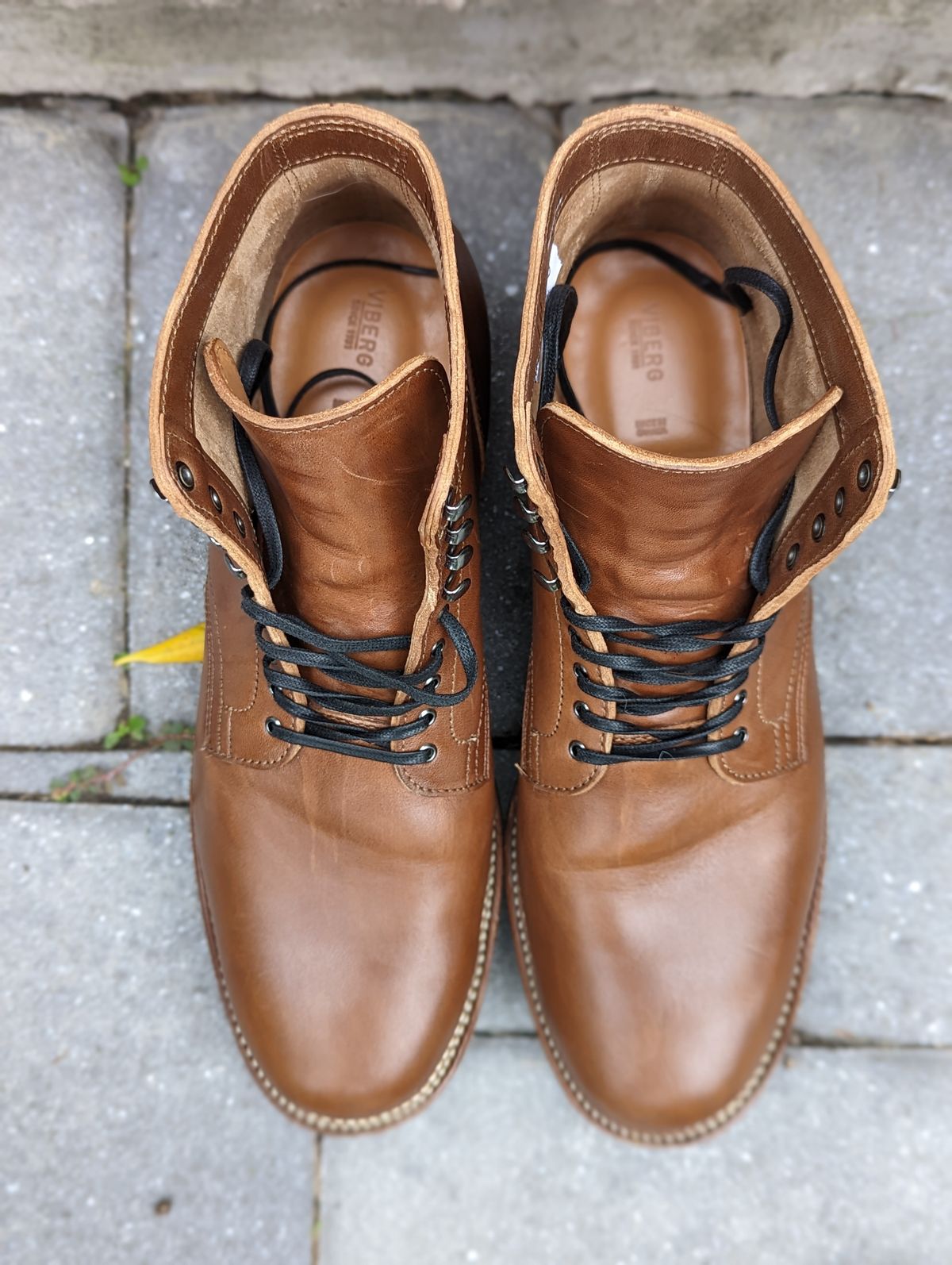 Photo by Nonbread on October 1, 2022 of the Viberg Service Boot in Maryam Moss Horsebutt.