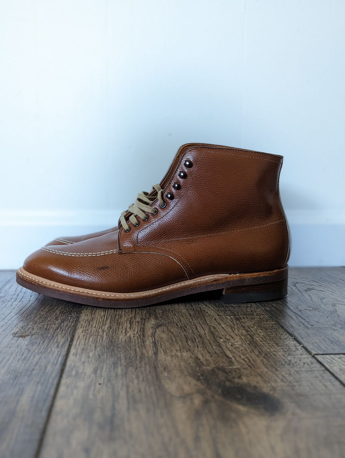 Photo by Nonbread on October 1, 2023 of the Alden Indy Boot in D'Annonay Tan Alpine Grain Calf.