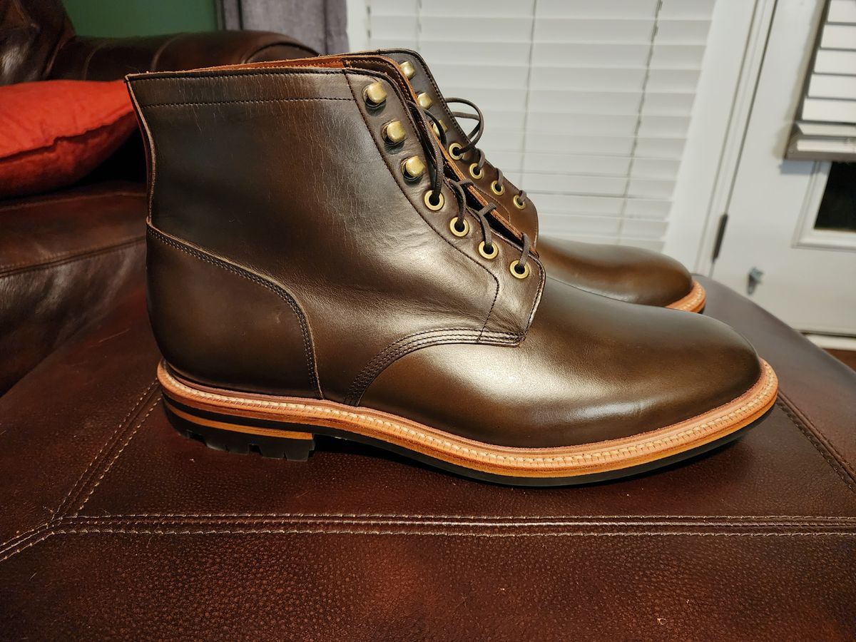 Photo by sasquatch on October 3, 2024 of the Grant Stone Diesel Boot in Horween Dark Olive Chromexcel.