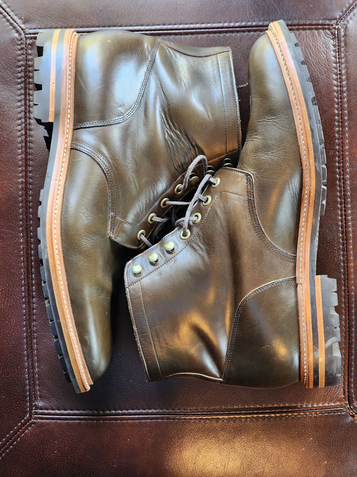 Photo by sasquatch on November 5, 2024 of the Grant Stone Diesel Boot in Horween Dark Olive Chromexcel.