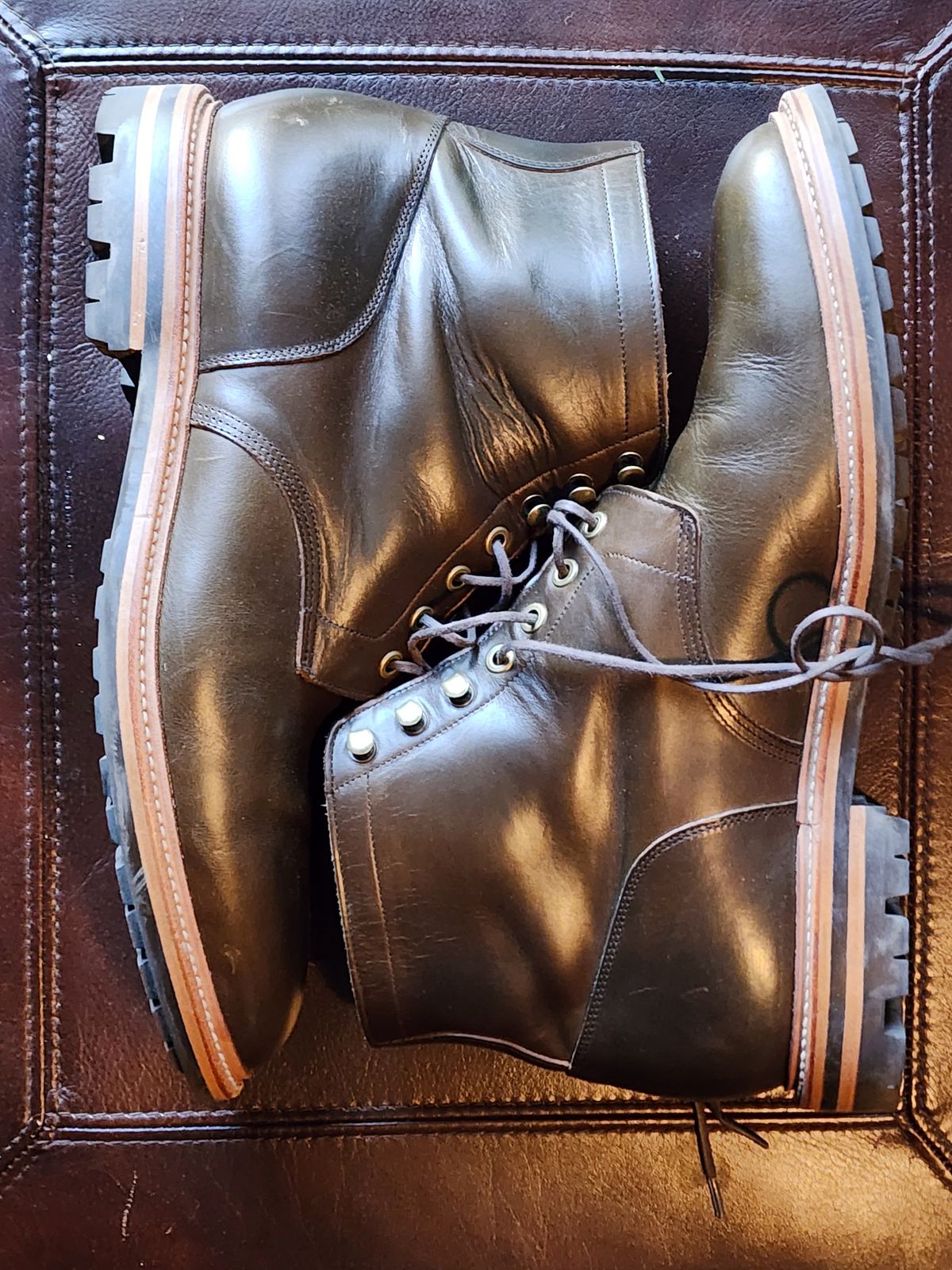 Photo by sasquatch on December 6, 2024 of the Grant Stone Diesel Boot in Horween Dark Olive Chromexcel.