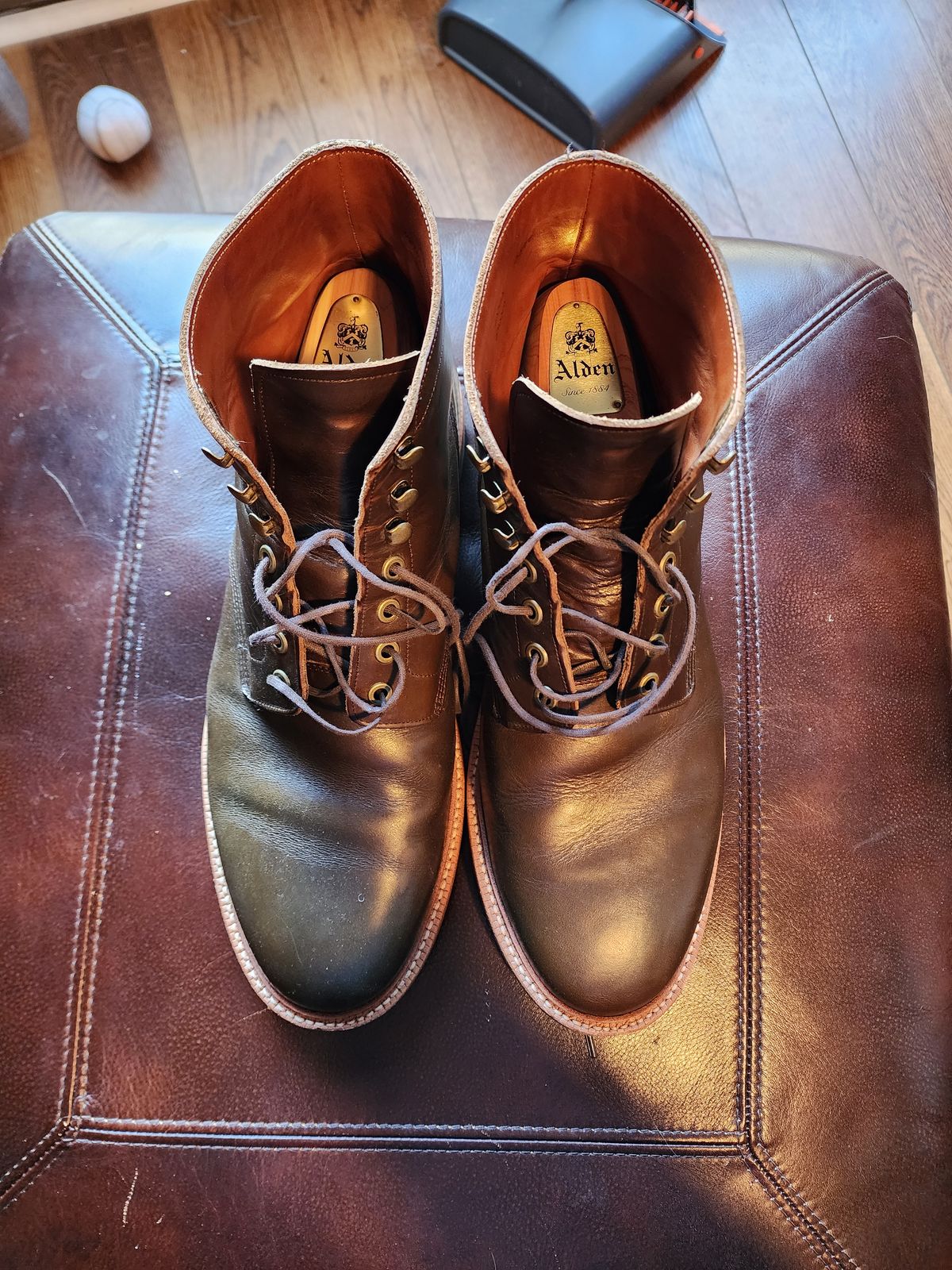 Photo by sasquatch on December 6, 2024 of the Grant Stone Diesel Boot in Horween Dark Olive Chromexcel.