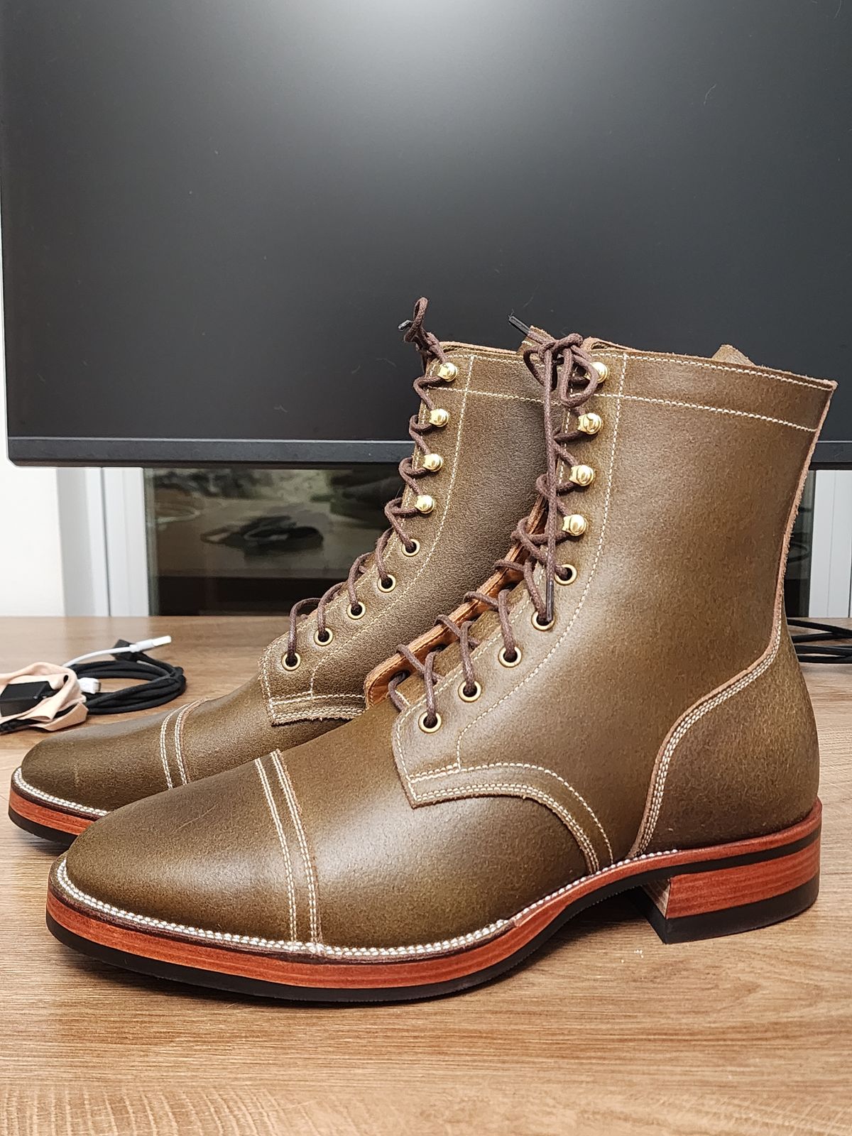 Photo by sasquatch on October 1, 2025 of the Imperium Radical in Horween Olive Waxed Flesh.