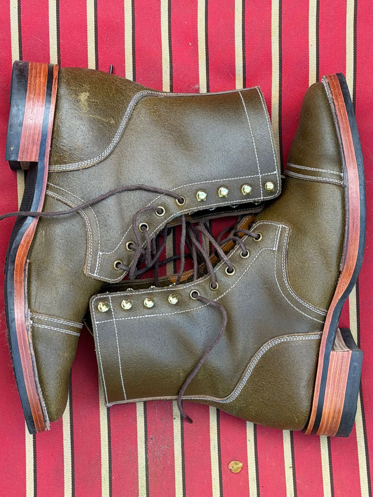 Photo by sasquatch on November 3, 2025 of the Imperium Radical in Horween Olive Waxed Flesh.