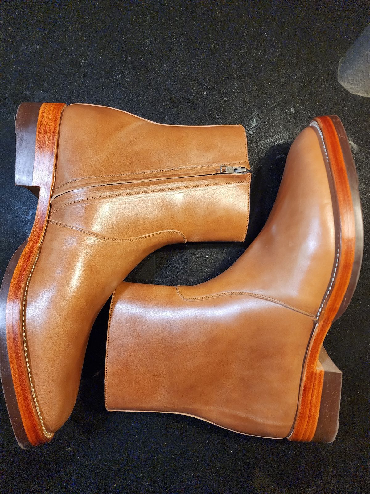 Photo by sasquatch on October 2, 2022 of the Benzein The Stride Side Zip Boots in Maryam Toscanello Horsebutt.