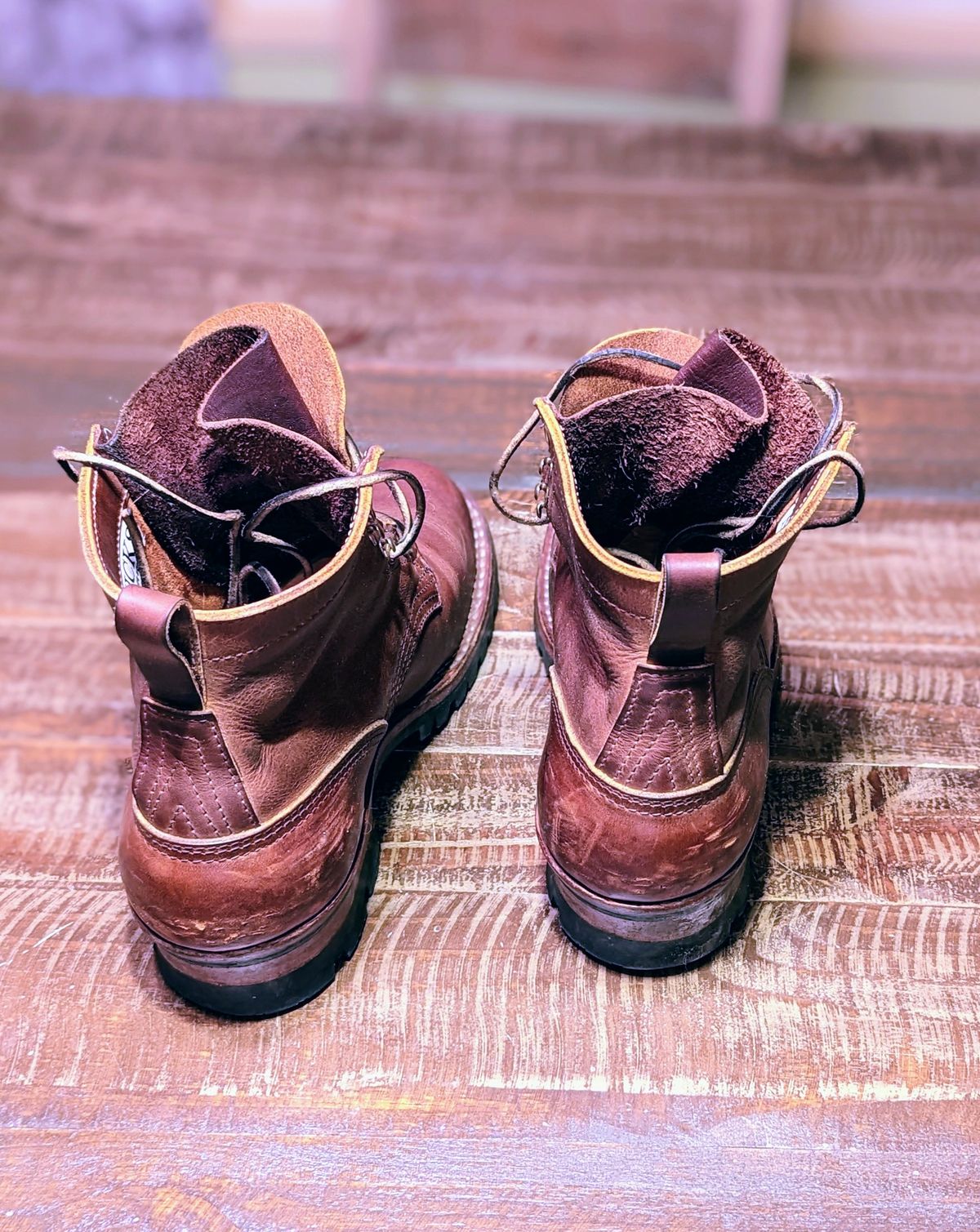 Photo by Homer346 on October 2, 2022 of the Nicks Urban Logger in Horween Orange Predator.