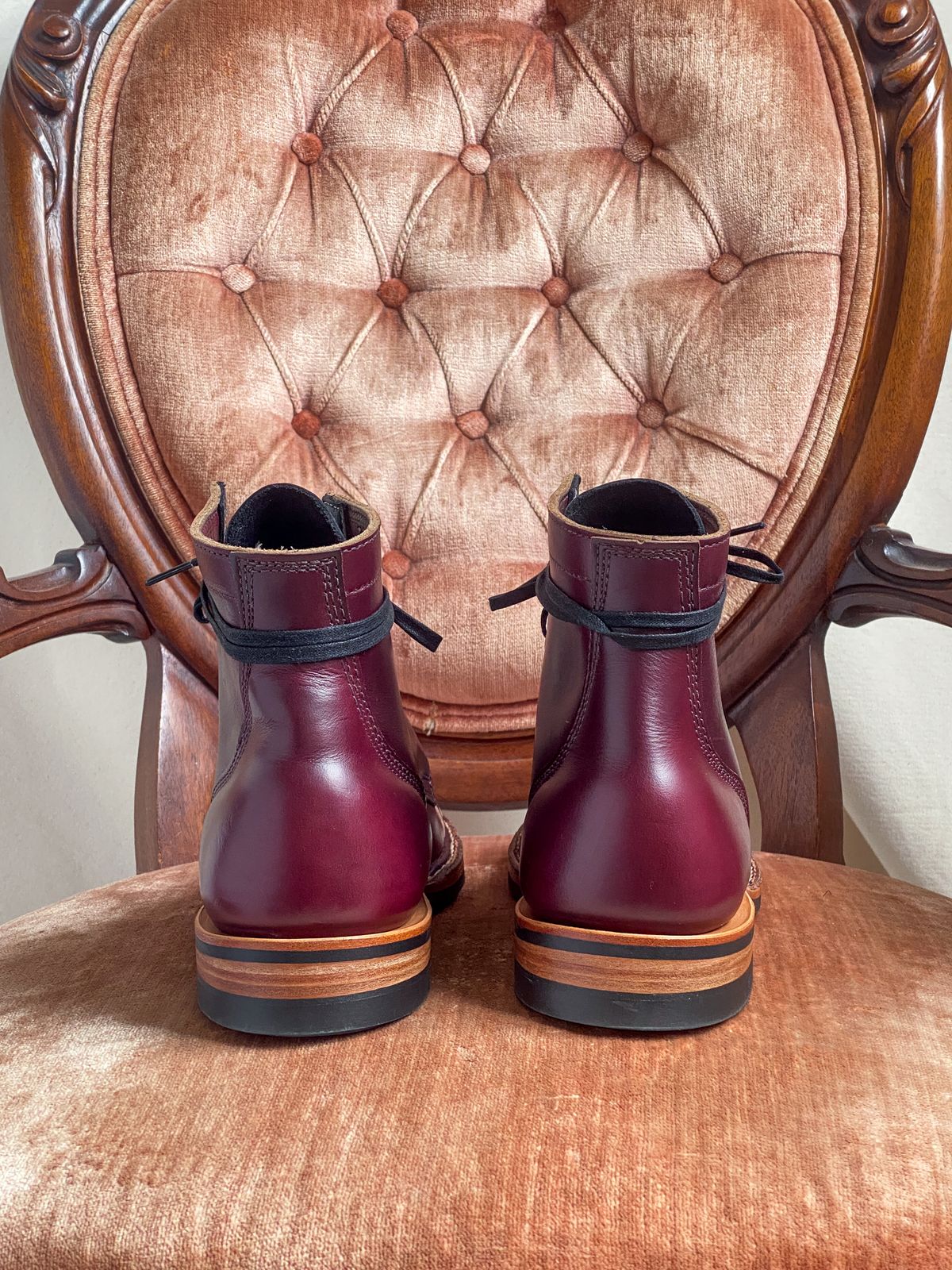 Photo by emilyfurr on October 3, 2022 of the White's MP-M1TC in Horween Color 8 Chromexcel.