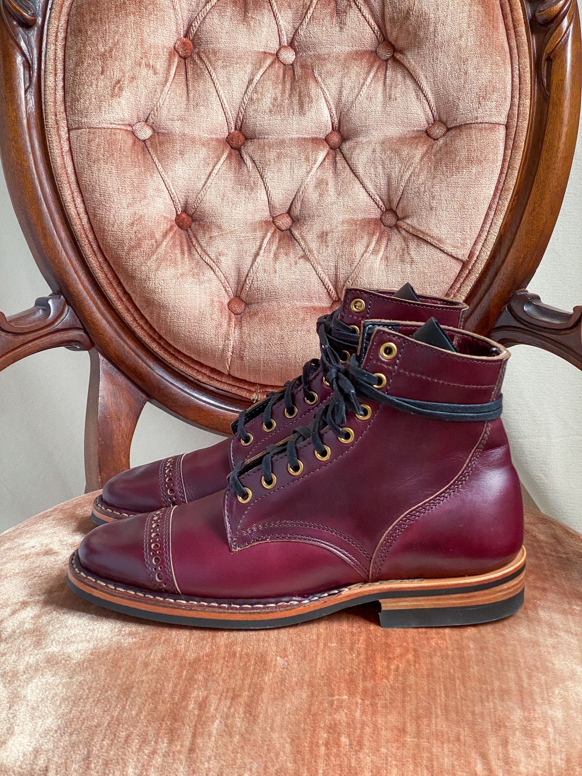 Photo by emilyfurr on October 3, 2022 of the White's MP-M1TC in Horween Color 8 Chromexcel.