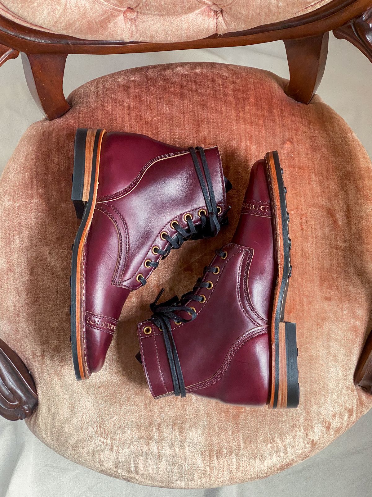 Photo by emilyfurr on October 3, 2022 of the White's MP-M1TC in Horween Color 8 Chromexcel.