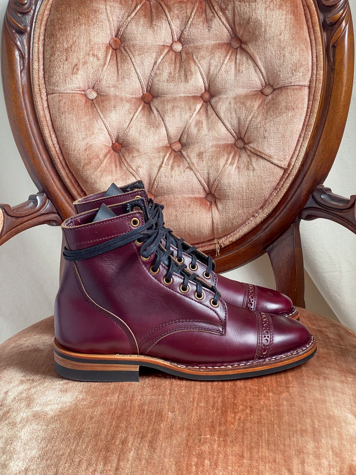 Photo by emilyfurr on October 3, 2022 of the White's MP-M1TC in Horween Color 8 Chromexcel.