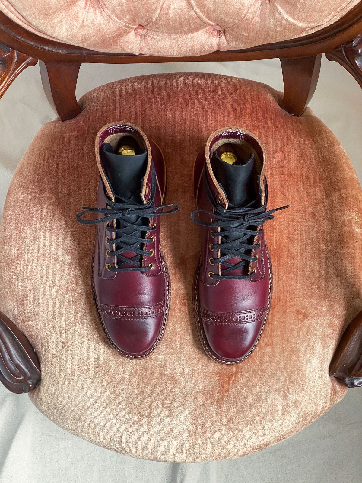 Photo by emilyfurr on October 3, 2022 of the White's MP-M1TC in Horween Color 8 Chromexcel.
