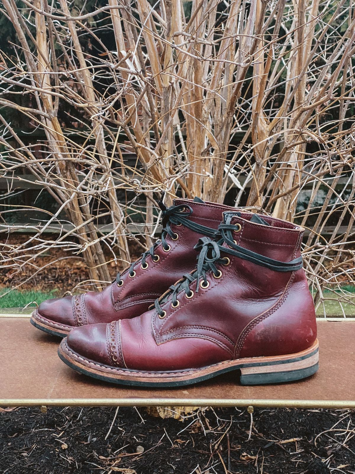 Photo by emilyfurr on January 3, 2023 of the White's MP-M1TC in Horween Color 8 Chromexcel.